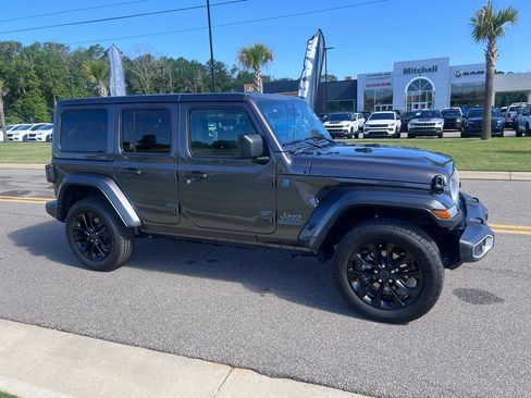 Certified 2025 Jeep Wrangler Unlimited Sahara w/ Safety Group AWD/4WD image 3