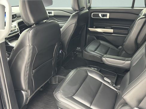Used 2021 Ford Explorer XLT w/ Equipment Group 202A AWD/4WD image 7
