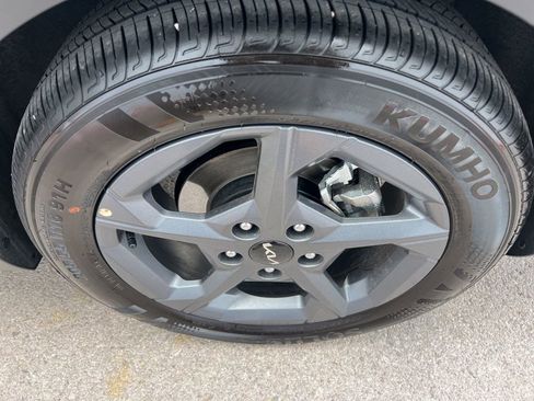 Used 2025 Kia K4 LXS image 36