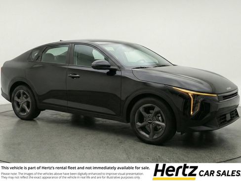 Used 2025 Kia K4 LXS image 1
