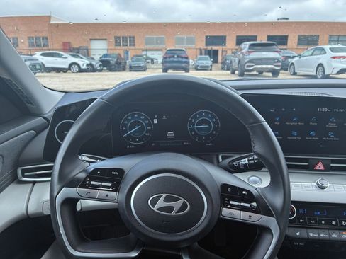 Used 2025 Hyundai Elantra Limited FWD image 36