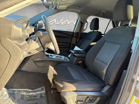 Used 2022 Ford Explorer XLT image 10