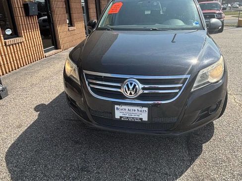Used 2011 Volkswagen Tiguan S image 13