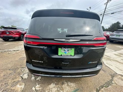 Used 2023 Chrysler Pacifica Touring-L FWD image 34