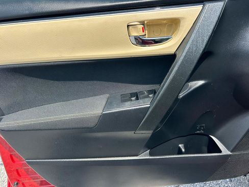 Used 2018 Toyota Corolla LE FWD image 7