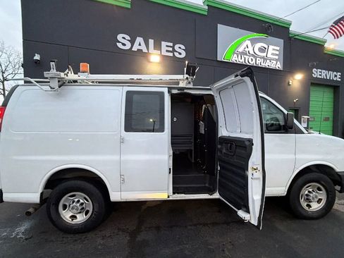 Used 2009 Chevrolet Express 2500 Van 3D image 15