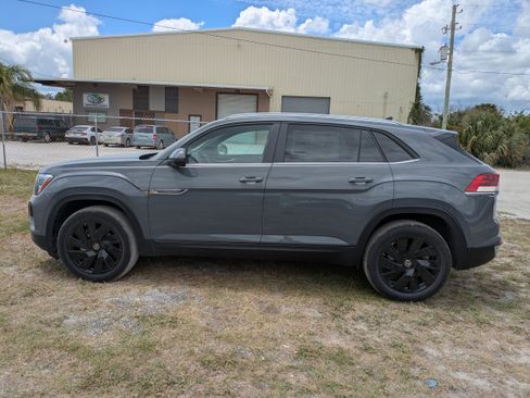 New 2026 Volkswagen Atlas Cross Sport SE FWD image 7