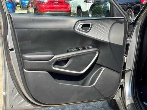 Used 2024 Kia Soul LX w/ Option Group 015 FWD image 16