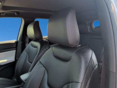 Used 2025 Jeep Compass Limited w/ Sun & Sound Group AWD/4WD image 16
