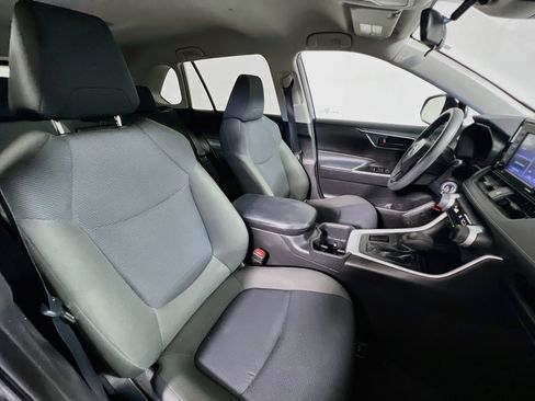 Used 2022 Toyota RAV4 LE FWD image 28