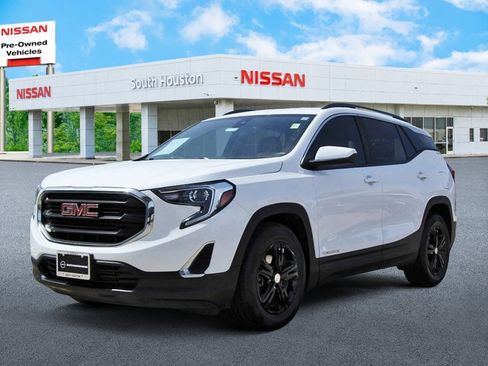 Used 2021 GMC Terrain SLE w/ Driver Convenience Package image 2