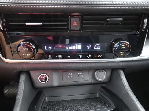Used 2023 Nissan Rogue SV FWD image 17