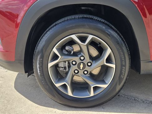 Used 2025 Chevrolet Trax LT w/ Driver Confidence Package FWD image 13
