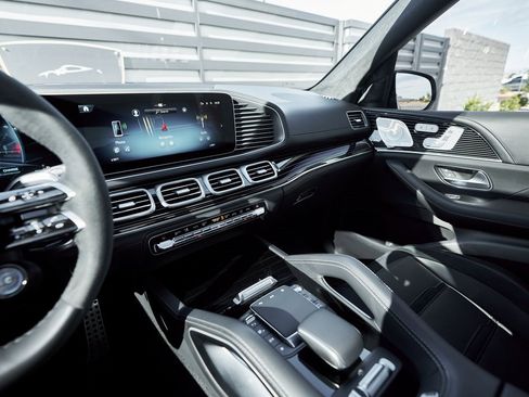 Used 2024 Mercedes-Benz GLS 63 AMG 4MATIC image 67