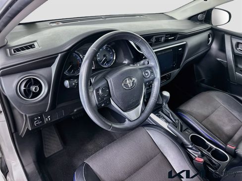 Used 2017 Toyota Corolla SE w/ SE Premium Package FWD image 9