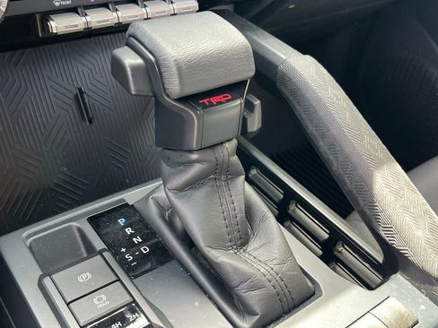 Used 2025 Toyota Tacoma TRD Sport image 8