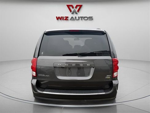 Used 2019 Dodge Grand Caravan SXT image 4