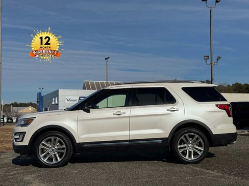Used 2017 Ford Explorer XLT w/ Equipment Group 202A image 4