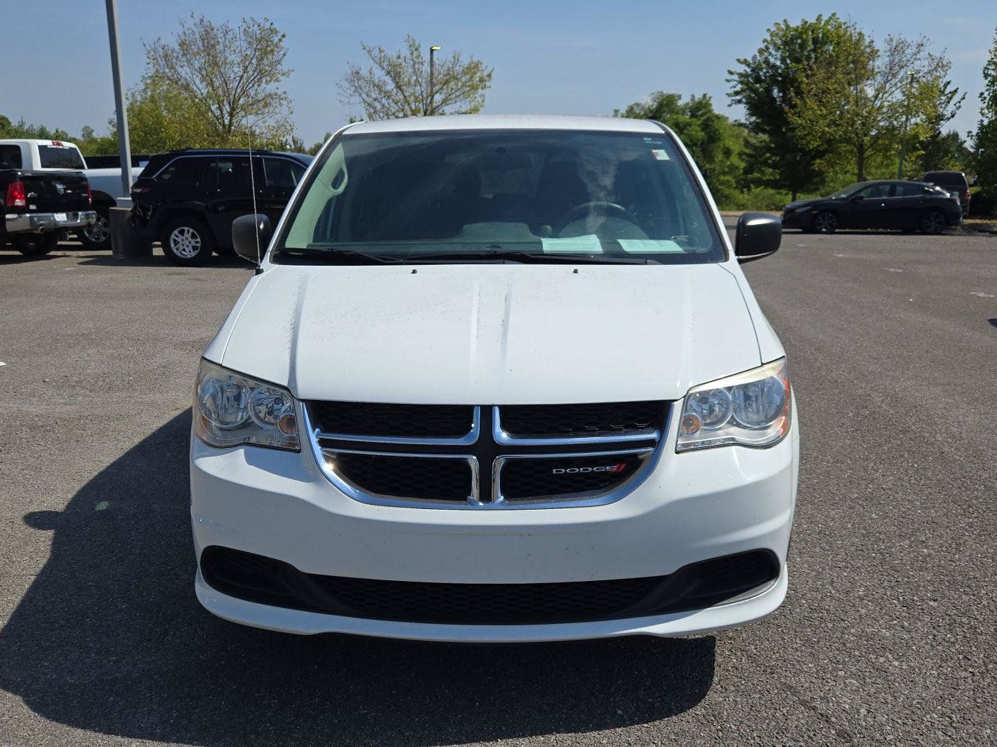 Used 2016 Dodge Grand Caravan SE w/ Quick Order Package 29E SE FWD image 2