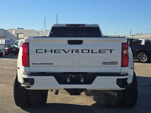 Used 2024 Chevrolet Silverado 3500 High Country w/ High Country Premium Package image 3