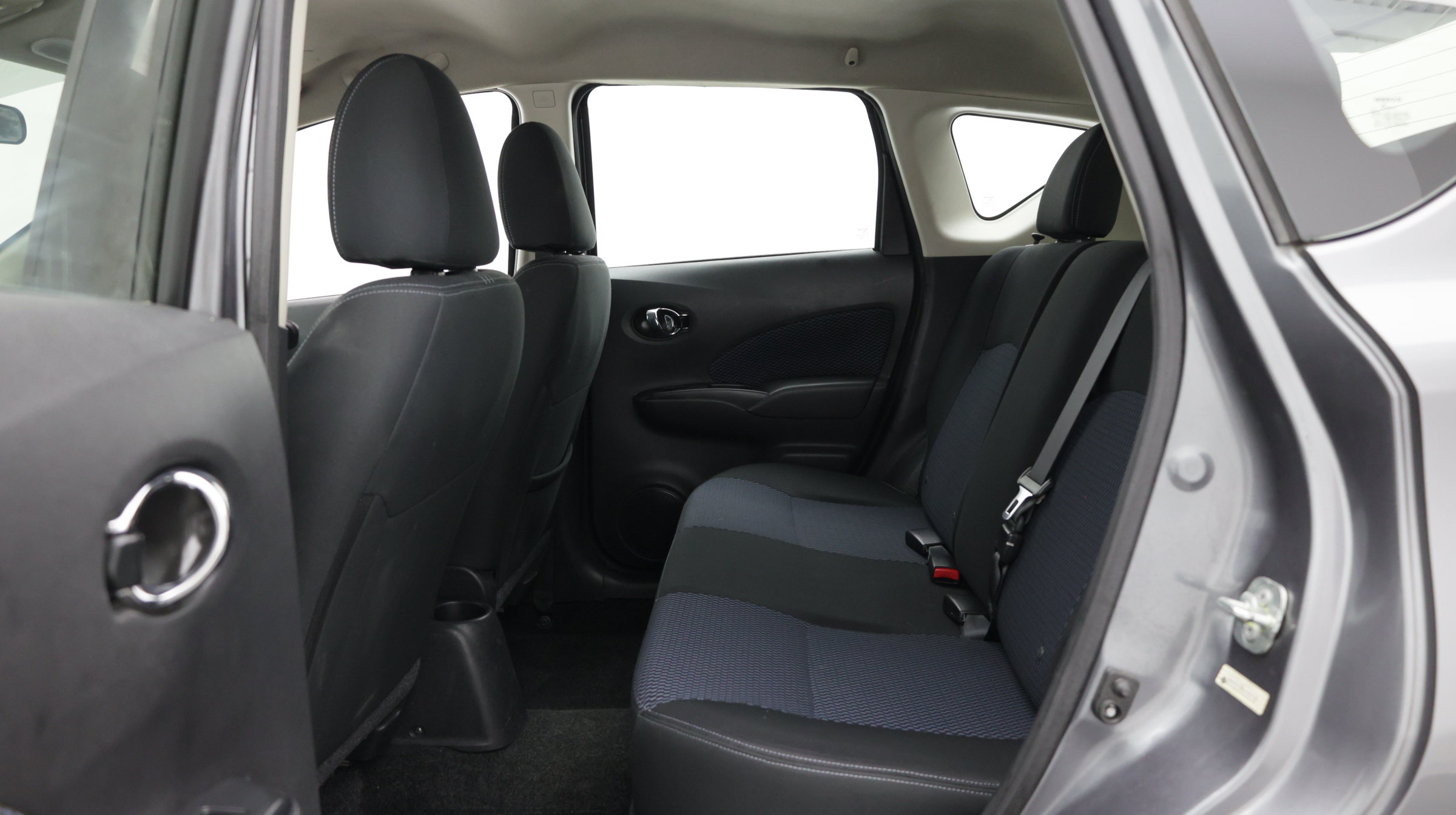 Used 2018 Nissan Versa Note SV FWD image 27