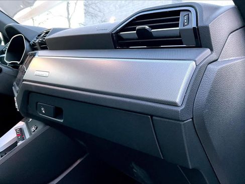 Used 2025 Audi Q3 2.0T Premium w/ Convenience Package image 17