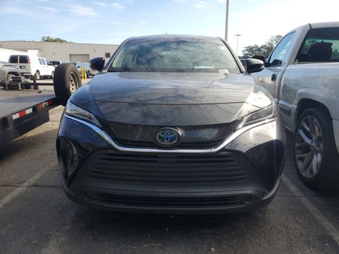 Used 2021 Toyota Venza LE image 2