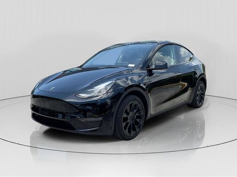 Used 2023 Tesla Model Y Long Range AWD/4WD image 3