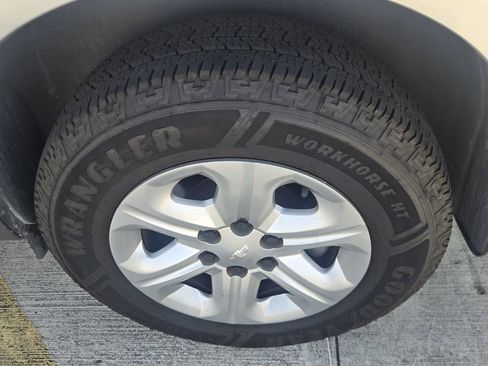 Used 2014 Chevrolet Traverse LS FWD image 5