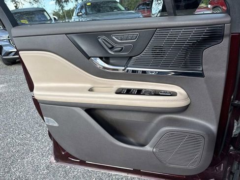 Used 2020 Lincoln Corsair AWD w/ Premium Package image 18