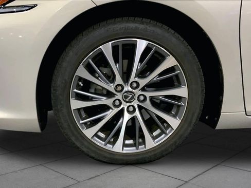 Used 2019 Lexus ES 300h w/ Premium Package FWD image 11