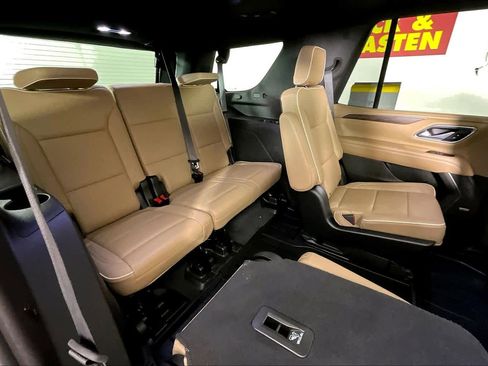 Used 2021 Chevrolet Tahoe Premier w/ Premium Package image 19