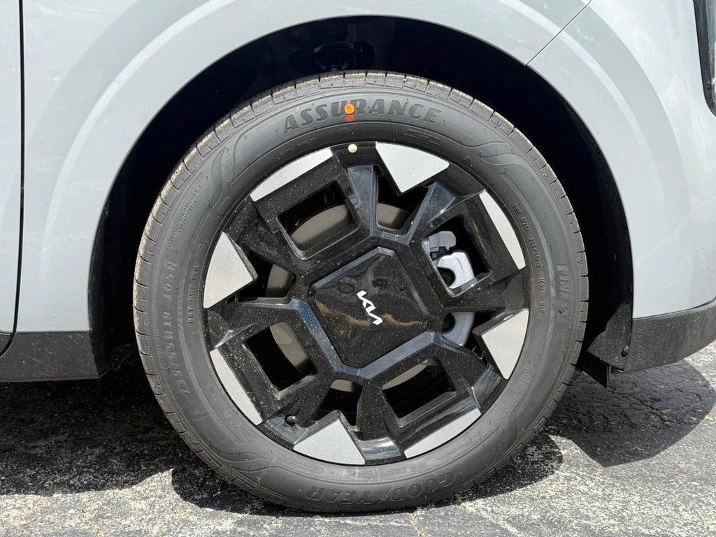 New 2026 Kia Carnival EX FWD image 10