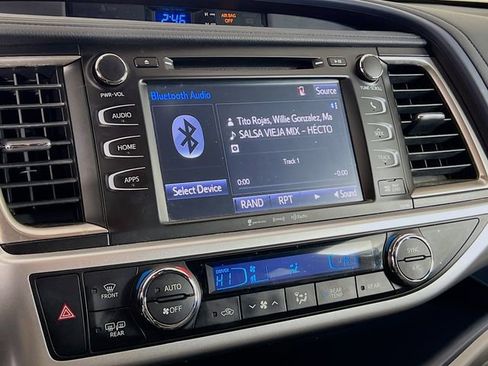 Used 2019 Toyota Highlander XLE image 16