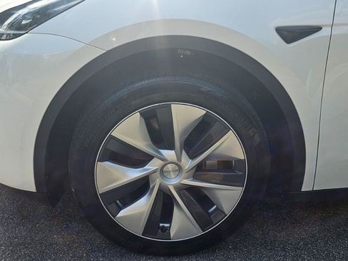 Used 2023 Tesla Model Y Long Range AWD/4WD image 17