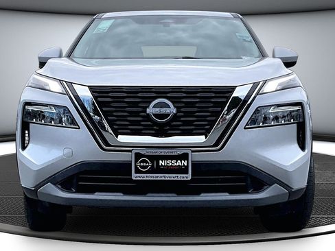Used 2023 Nissan Rogue SV image 2