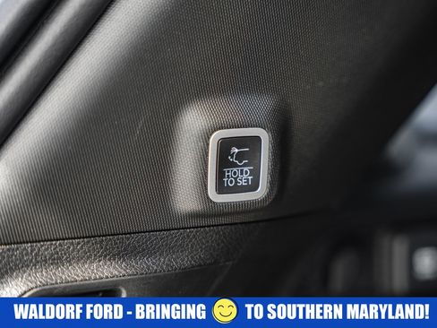 Used 2023 Jeep Grand Cherokee Overland image 12