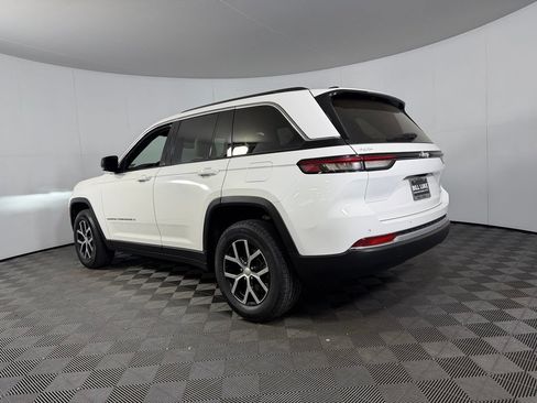 Certified 2024 Jeep Grand Cherokee Limited RWD image 9