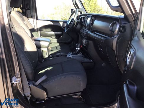 Used 2019 Jeep Wrangler Unlimited Sport S image 18