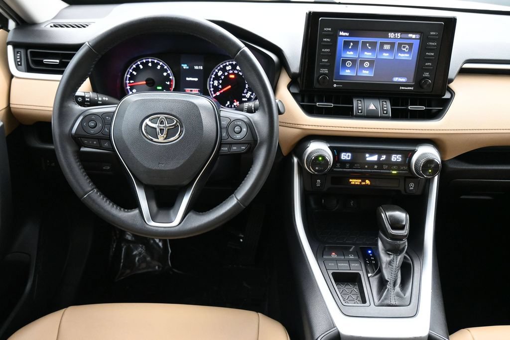 Used 2021 Toyota RAV4 XLE Premium FWD image 4