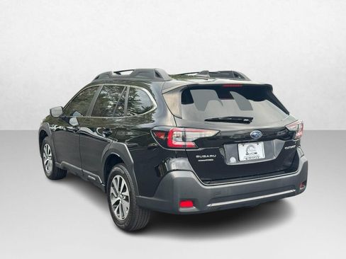 Used 2023 Subaru Outback Premium AWD/4WD image 4