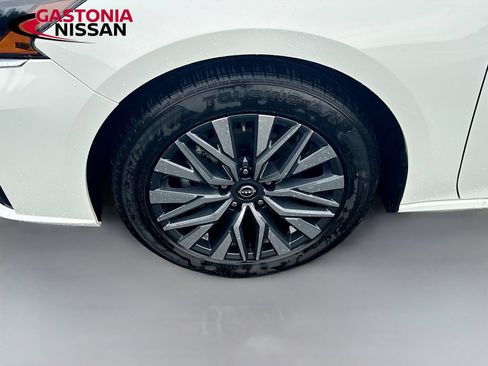 Used 2025 Nissan Altima 2.5 SV FWD image 37