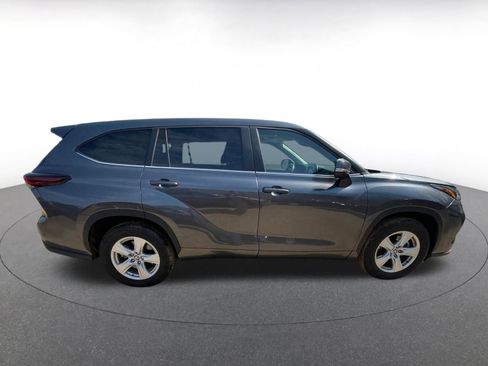 Used 2025 Toyota Highlander LE image 17