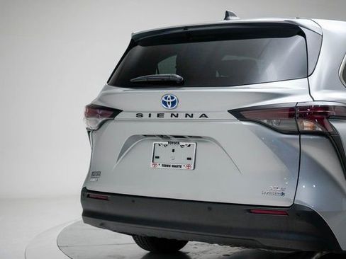 Used 2023 Toyota Sienna XLE image 12
