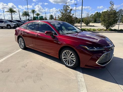 Used 2019 Toyota Avalon Limited image 4