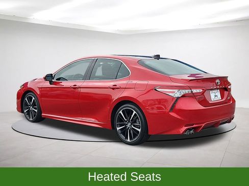 Used 2019 Toyota Camry XSE image 5