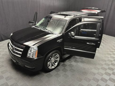 Used 2014 Cadillac Escalade ESV Platinum AWD/4WD image 18