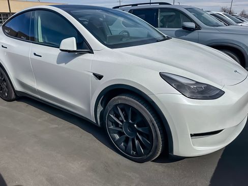 Used 2023 Tesla Model Y Long Range image 2