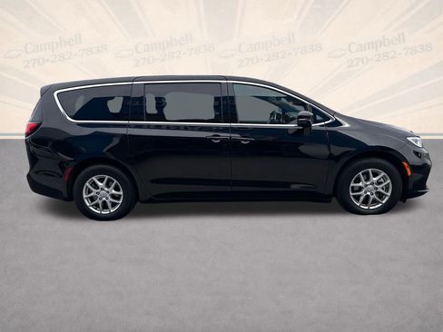 Used 2025 Chrysler Pacifica Select image 7