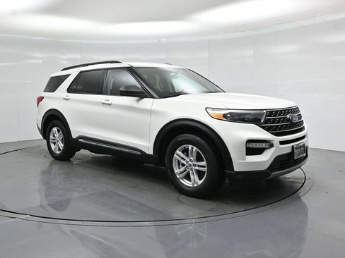 Certified 2023 Ford Explorer XLT w/ Equipment Group 202A RWD image 59